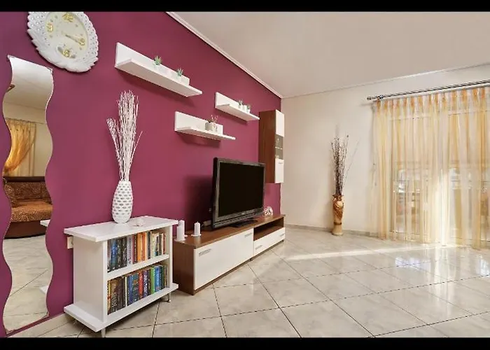 Cozy Apartment Next To The Port!
