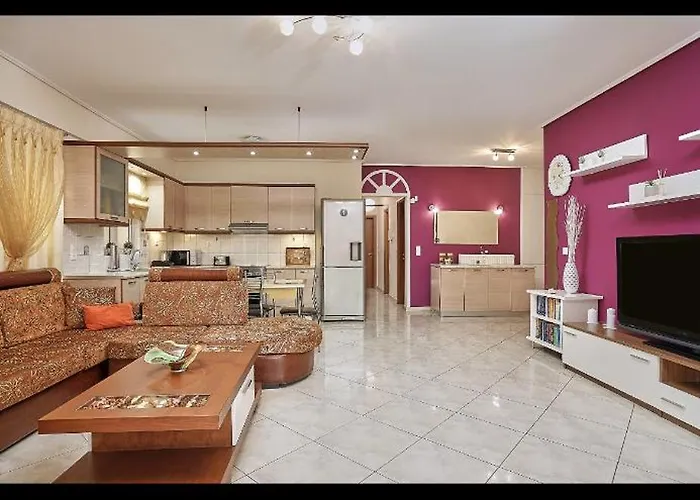 Cozy Apartment Next To The Port!
